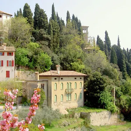 Modern In Pagnano Italy Near Forest Dom wakacyjny